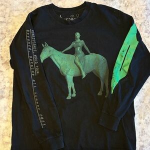 Beyoncé Workd Tour Long-Sleeve Graphic Tee with Green Print